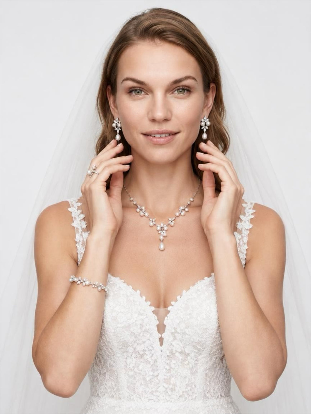 The Lumière Vine Teardrop Pearl Set