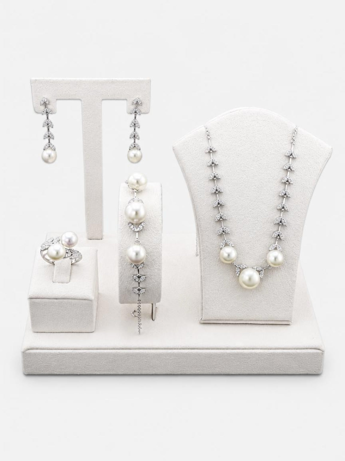 The Empress Vine Collection